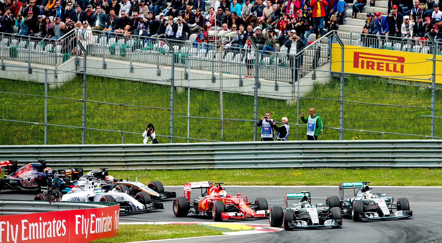 Nico Rosberg takes the lead from Lewis Hamilton,  Red Bull Ring, Austria, 2015
